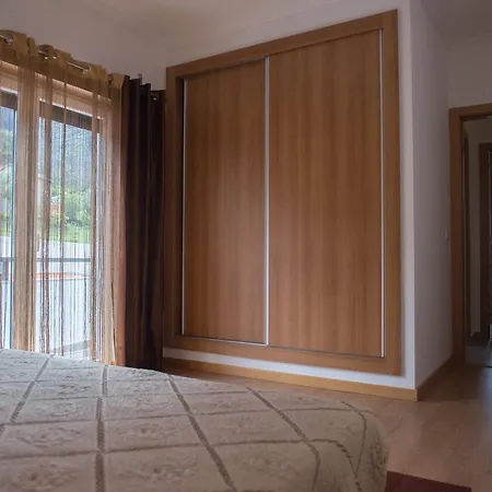 Casa Do Meio Da Vila Διαμέρισμα Unhais Da Serra