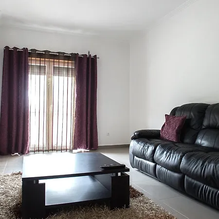 Casa Do Meio Da Vila *